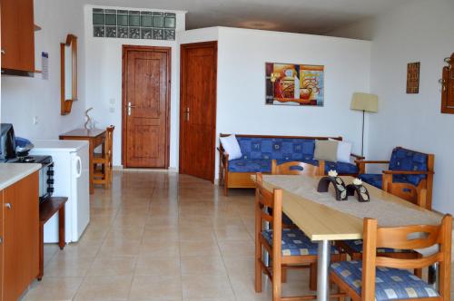 Photo de la galerie de l'établissement Sky-Line Apartments, à Afantou