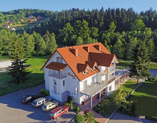 an aerial view of a house with cars parked in a parking lot at Willa Roma in Brenna