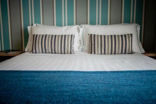 Postel nebo postele na pokoji v ubytování Le Rose Suite Hotel