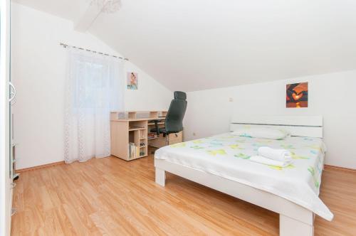 Postel nebo postele na pokoji v ubytování modern