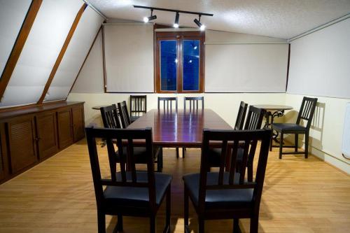 a dining room with a wooden table and chairs at La Gaffe - Bed and Breakfast in London