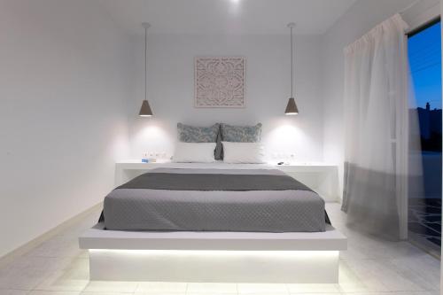 Una cama o camas en una habitación de Gaia lux inn