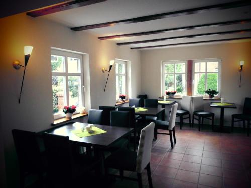 ห้องอาหารหรือที่รับประทานอาหารของ Eiscafe&Pension Schumann