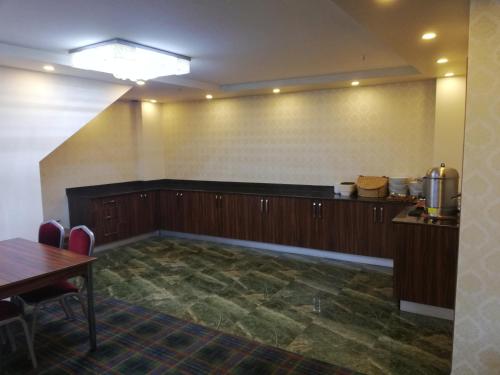 Příslušenství pro přípravu čaje a kávy v ubytování Bursa şahin hotel