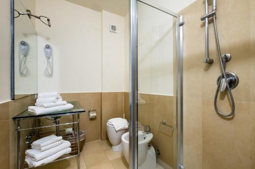 a bathroom with a shower and a toilet at Canado Club Family Village in Marina di Castagneto Carducci