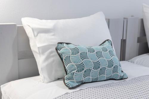 Una cama o camas en una habitación de Gaia lux inn