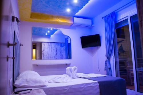 Un pat sau paturi într-o cameră la Xalonia Villas