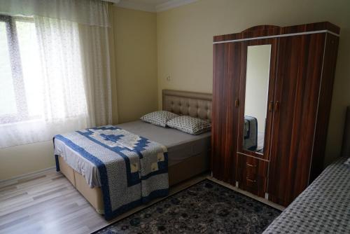 a bedroom with two beds and a mirror in it at Gumul pansiyon in Uzungöl