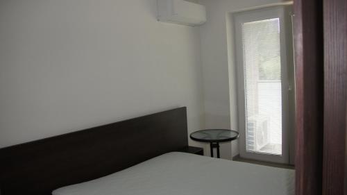 Posteľ alebo postele v izbe v ubytovaní Apartmany pri lese