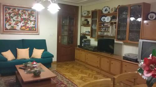 Kuchyň nebo kuchyňský kout v ubytování Habitacion Privada en Piso Familiar