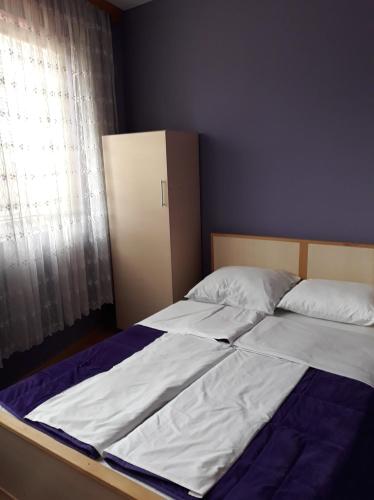 a large bed in a bedroom with a window at "Park" in Visoko