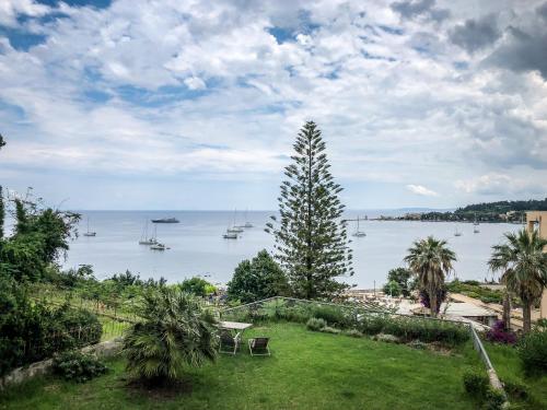 Classy lux apt w/ sea view, garden, parking