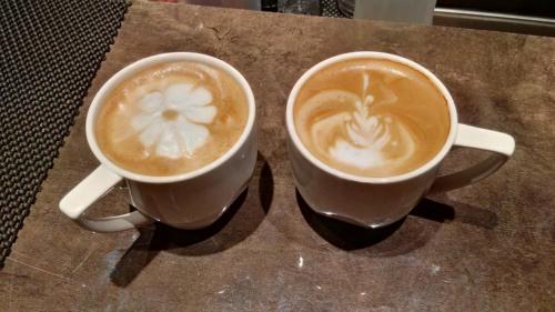 Kemudahan buat kopi dan teh di Casa de Wanea Hotel