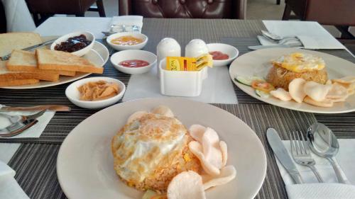 Makanan di atau berdekatan hotel