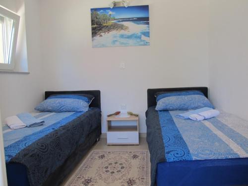 Katil atau katil-katil dalam bilik di Apartmani Mala Sirena
