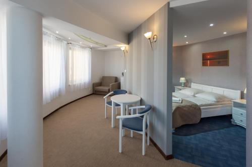 Giường trong phòng chung tại Kompleks Hotelowy Logos