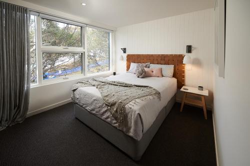 Mt Buller Chalet Hotel & Suites 객실 침대