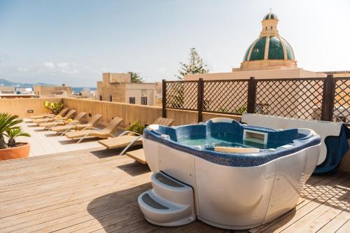 a white toilet sitting on top of a wooden deck at Hotel Il Portico in Favignana