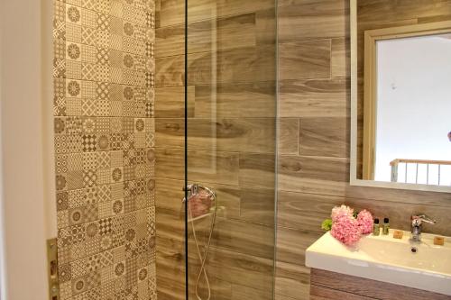 A bathroom at Astrakeroula Corfu