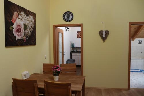 a dining room with a table and a clock on the wall at Ferienwohnung Pferdehof Pankratz in Iffeldorf