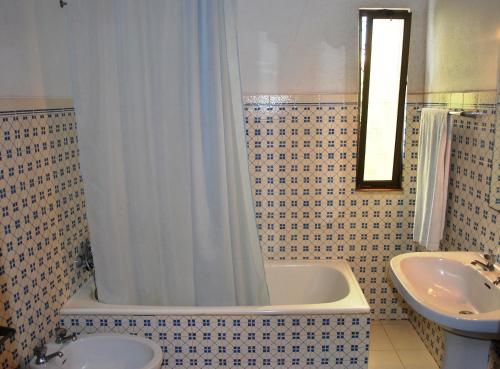 Moradia com piscina em Cabanas