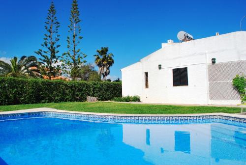 Moradia com piscina em Cabanas