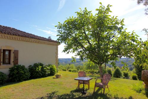Κήπος έξω από το Domaine les Pins