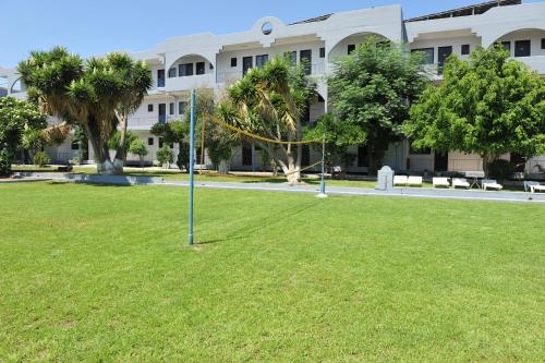 a pole in the grass in front of a building at Maritime in Kremasti