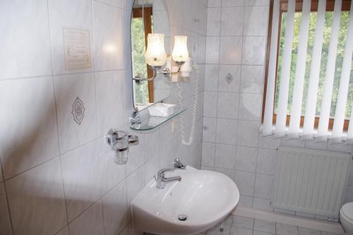 Et badeværelse på Hotel Gasthof zum Walfisch
