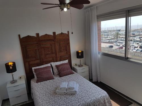 a bedroom with a bed with two towels on it at Lydia's Port Nautic & Beach in El Masnou