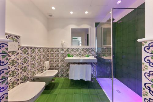 Ένα μπάνιο στο La Casa dell'Orologio - MAIN SQUARE