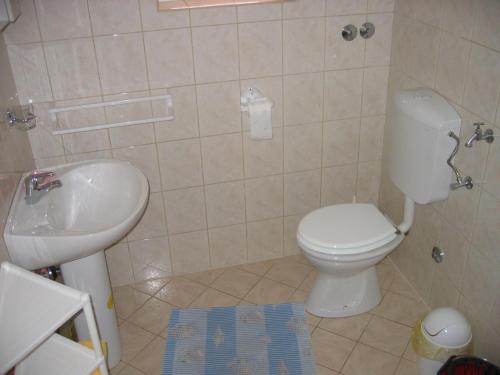 Ένα μπάνιο στο Apartment Orbanić Cres
