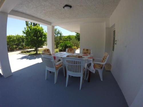 a dining room with a table and chairs at Apartments Olivera in Supetarska Draga