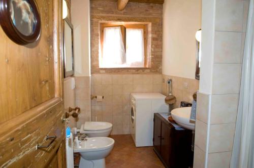 a bathroom with a toilet and a sink at B&B La Cappellania in Montegiorgio