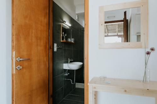 Ένα μπάνιο στο Avli Apartments