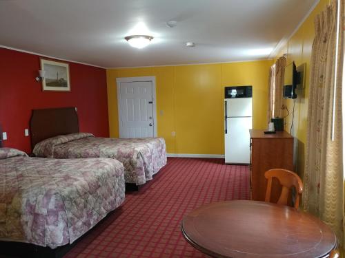 Ένα ή περισσότερα κρεβάτια σε δωμάτιο στο Maine Motel