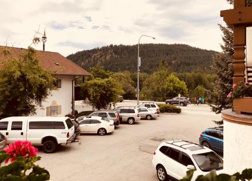 a group of cars parked in a parking lot at Enzian Inn in Leavenworth