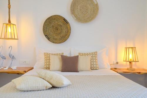 a white bed with two pillows on top of it at Hawk Stone in Adamas