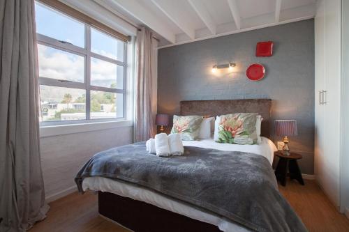 Ένα ή περισσότερα κρεβάτια σε δωμάτιο στο Harbour Terrace 48 by CTHA