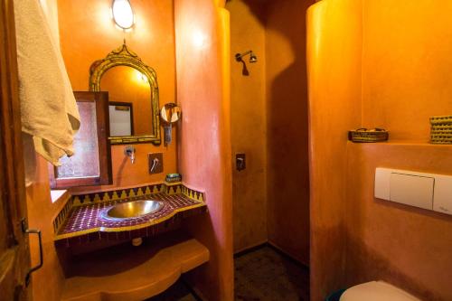 a bathroom with a sink and a mirror at Dar Bab Guissa in Fez