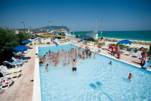 Swimmingpoolen hos eller tæt på Villaggio Centro Vacanze De Angelis