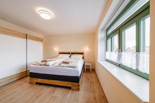 Un pat sau paturi într-o cameră la Slovanský penzion