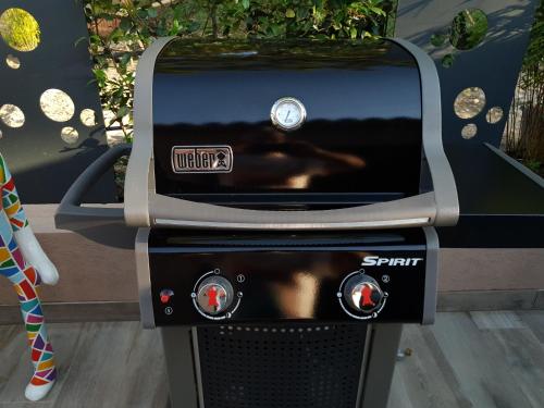 a toaster oven sitting on top of a grill at CasaCosy in Les Michels