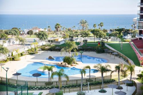 Vista sulla piscina di 1º-5 del Edificio Lucerna III - Mil Palmeras o su una piscina nei dintorni