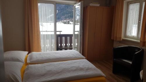 Un pat sau paturi într-o cameră la Appartement Weissbacher