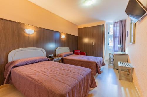 Postel nebo postele na pokoji v ubytování Hotel Monreal Jumilla