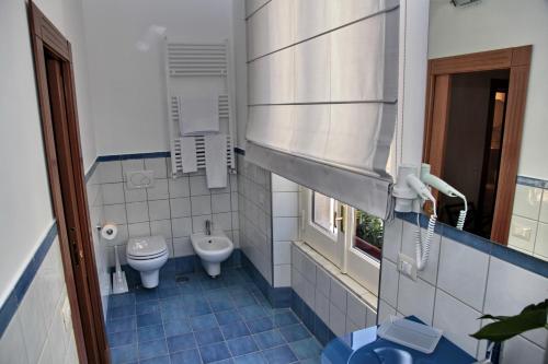 a small bathroom with a toilet and a sink at B&B Milu' in Crotone