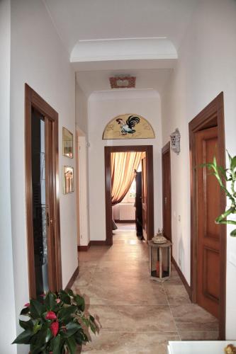 a hallway of a house with a door and a table at B&B Milu' in Crotone