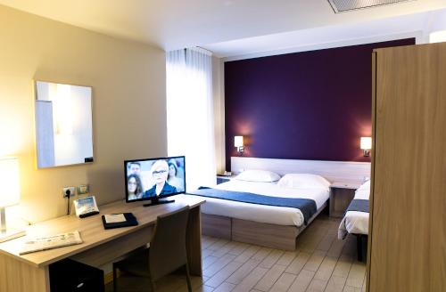 Llit o llits en una habitació de Scarlatti Hotel Milano