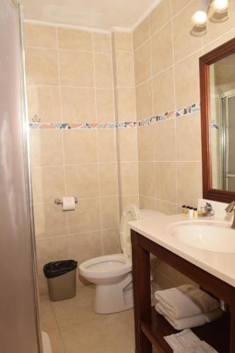 Een badkamer bij Brandsville Suites